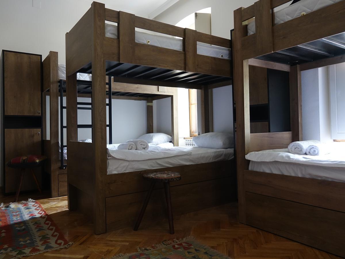 Posto Letto in Dormitorio Misto con 10 Letti
