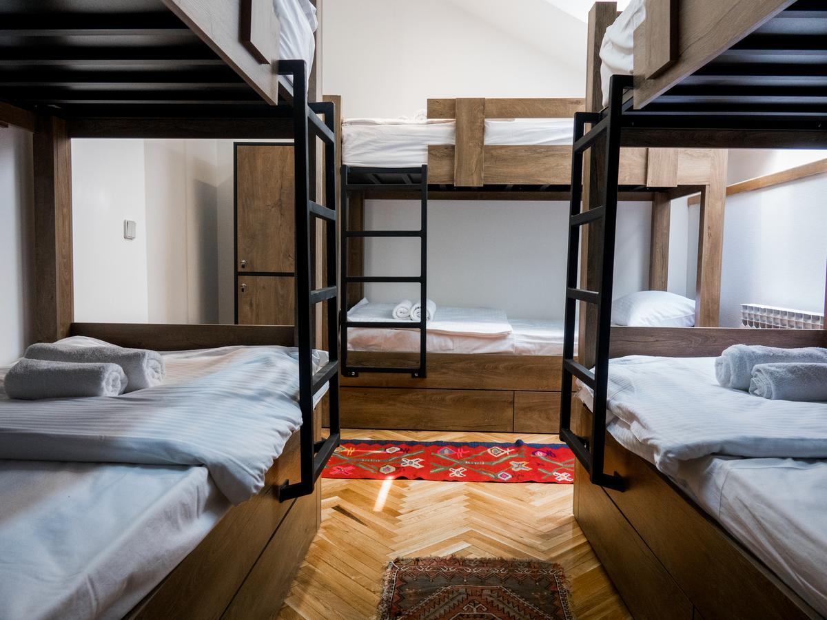 Posto Letto in Dormitorio Misto con 6 Letti